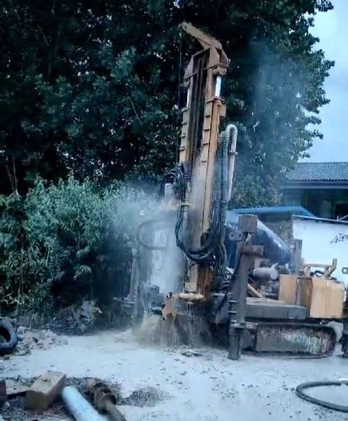 阜南钻岩石井